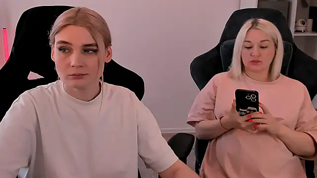 hotblonds online show from March 7, 2025, 9:29 am