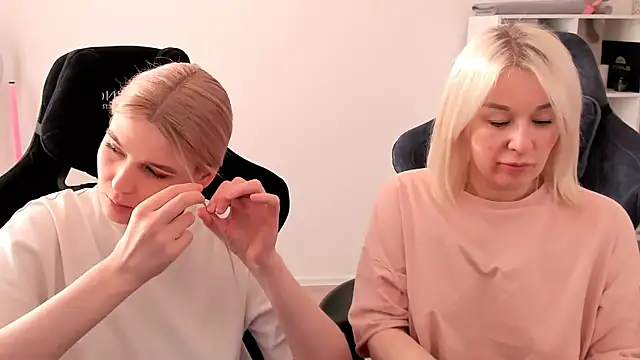 hotblonds online show from March 7, 2025, 2:01 pm