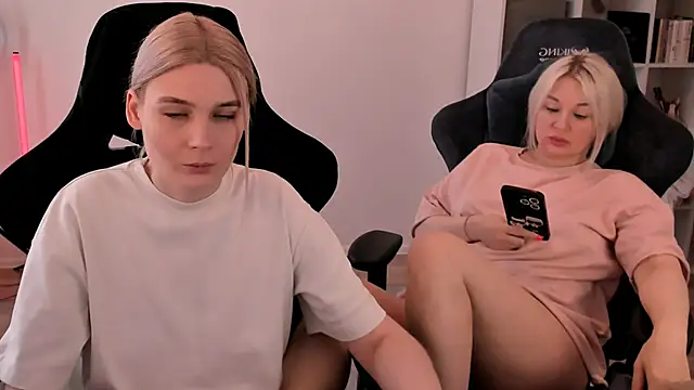 hotblonds online show from March 8, 2025, 10:00 am