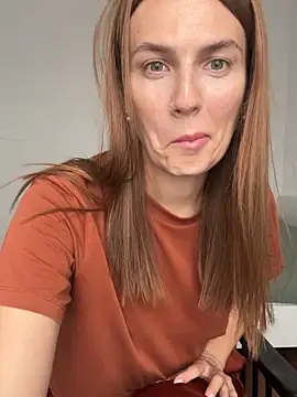 BritneyHall online show from June 1, 2026, 9:33 am