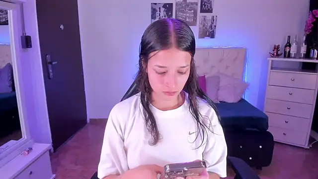 Snapshot of Amaia_Daniells chatting on January 9, 2025, 6:17 am Amaia Daniells online show from January 9, 2025, 6:17 am