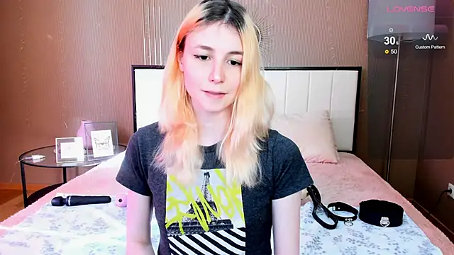 Snapshot of fleximona chatting on October 17, 2025, 8:28 am fleximona online show from October 17, 2025, 8:28 am