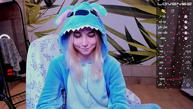 Snapshot of fleximona chatting on October 19, 2025, 8:37 am fleximona online show from October 19, 2025, 8:37 am