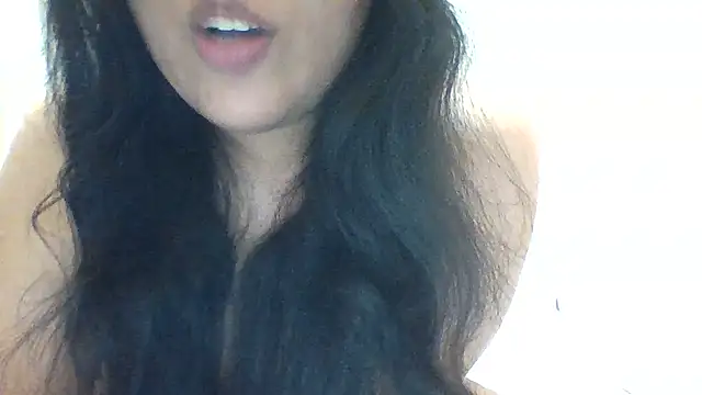 Snapshot of Annerae chatting on January 9, 2025, 3:23 pm Annerae online show from January 9, 2025, 3:23 pm