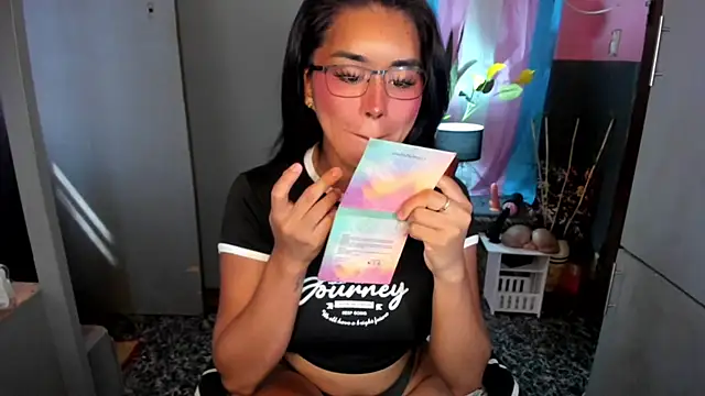 Snapshot of QuiinMollyXxX chatting on April 24, 2026, 1:19 am QuiinMollyXxX online show from April 24, 2026, 1:19 am