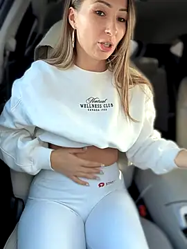 Snapshot of YOUR-KARINA chatting on January 6, 2026, 8:07 am YOUR-KARINA online show from January 6, 2026, 8:07 am