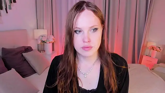 EffieMinki online show from July 6, 2026, 9:17 pm