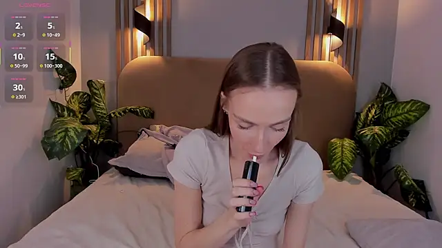 Kira Quinn online show from November 12, 2025, 7:09 am