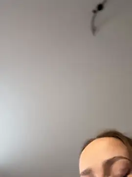 Snapshot of Kira_Quinn chatting on January 14, 2026, 8:42 am Kira Quinn online show from January 14, 2026, 8:42 am