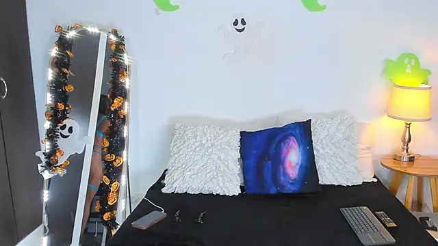 SarahCinnamon- online show from October 27, 2025, 8:13 pm