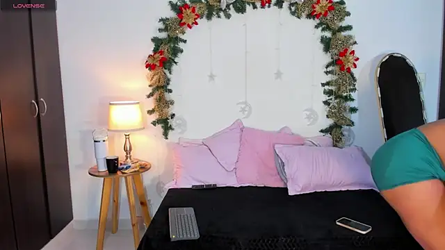 SarahCinnamon- online show from January 9, 2026, 9:05 pm