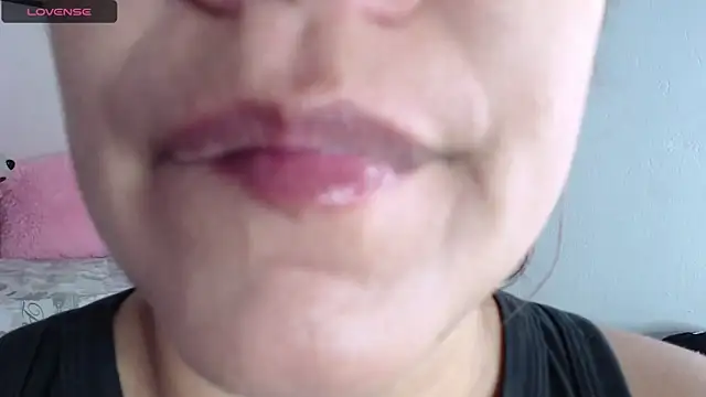 Snapshot of emiligrey_ chatting on December 31, 2024, 8:15 am emiligrey online show from December 31, 2024, 8:15 am