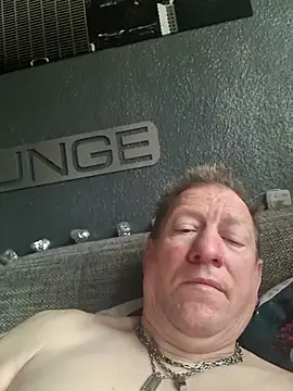 Snapshot of tomtom111111 chatting on November 4, 2025, 1:32 pm tomtom111111 online show from November 4, 2025, 1:32 pm