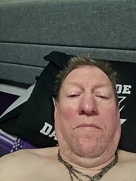 Snapshot of tomtom111111 chatting on November 8, 2025, 11:43 am tomtom111111 online show from November 8, 2025, 11:43 am