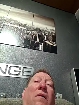 Snapshot of tomtom111111 chatting on December 5, 2025, 7:43 pm tomtom111111 online show from December 5, 2025, 7:43 pm