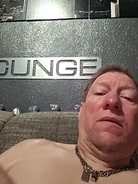 Snapshot of tomtom111111 chatting on January 17, 2026, 4:39 am tomtom111111 online show from January 17, 2026, 4:39 am