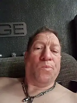 Snapshot of tomtom111111 chatting on February 17, 2026, 2:02 pm tomtom111111 online show from February 17, 2026, 2:02 pm