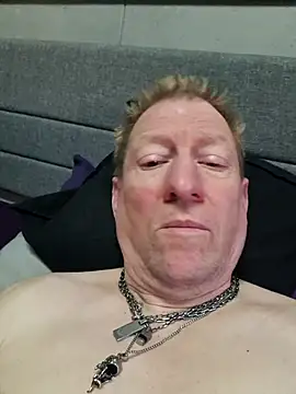 Snapshot of tomtom111111 chatting on March 4, 2026, 3:18 pm tomtom111111 online show from March 4, 2026, 3:18 pm