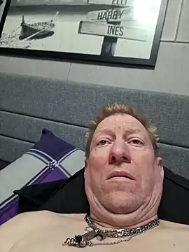 Snapshot of tomtom111111 chatting on March 5, 2026, 4:36 pm tomtom111111 online show from March 5, 2026, 4:36 pm