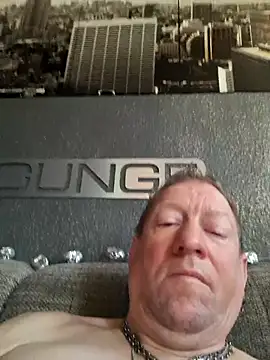 Snapshot of tomtom111111 chatting on March 7, 2026, 10:45 am tomtom111111 online show from March 7, 2026, 10:45 am