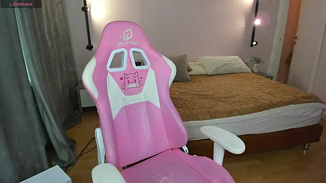 Lesya Flin online show from November 9, 2025, 9:18 am