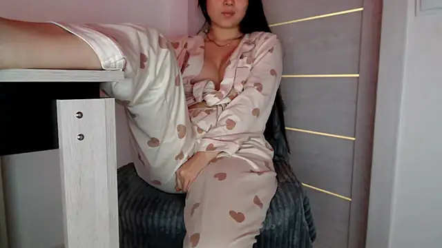Snapshot of Lili_asian chatting on December 7, 2024, 11:01 pm Lili asian online show from December 7, 2024, 11:01 pm