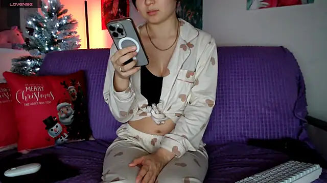 Snapshot of Lili_asian chatting on December 18, 2024, 8:36 pm Lili asian online show from December 18, 2024, 8:36 pm