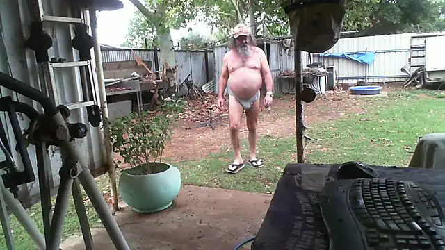 Snapshot of herbie010666 chatting on November 15, 2025, 4:10 am herbie010666 online show from November 15, 2025, 4:10 am