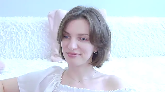 Beauty Alex online show from May 18, 2026, 4:07 am