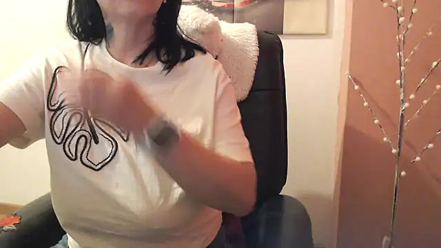 Snapshot of algodonyfresa chatting on October 19, 2025, 12:55 am algodonyfresa online show from October 19, 2025, 12:55 am