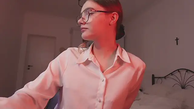 Snapshot of allotropp chatting on April 12, 2026, 7:19 pm allotropp online show from April 12, 2026, 7:19 pm