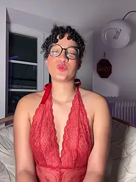 Snapshot of Lauyako chatting on February 15, 2026, 8:49 pm Lauyako online show from February 15, 2026, 8:49 pm