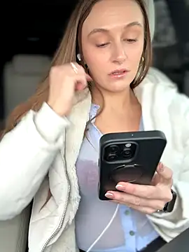 lunagirl13 online show from December 5, 2025, 6:26 pm