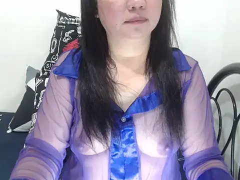 stacie iris online show from November 26, 2025, 11:44 am