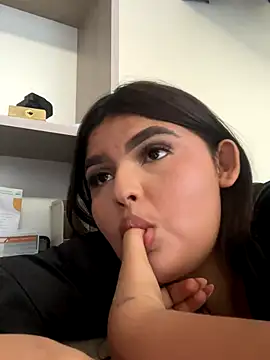 Lia sexx online show from November 15, 2025, 8:05 pm