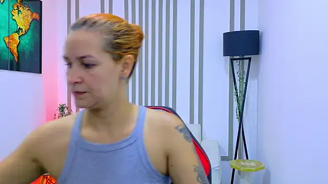 Snapshot of Britney_taylor_ chatting on October 31, 2025, 7:04 pm Britney taylor online show from October 31, 2025, 7:04 pm