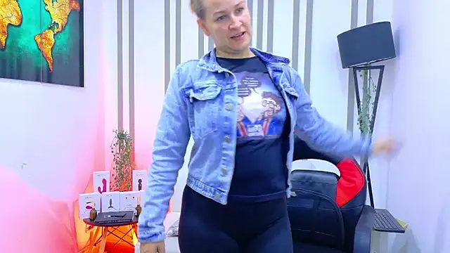 Snapshot of Britney_taylor_ chatting on December 15, 2025, 9:08 pm Britney taylor online show from December 15, 2025, 9:08 pm