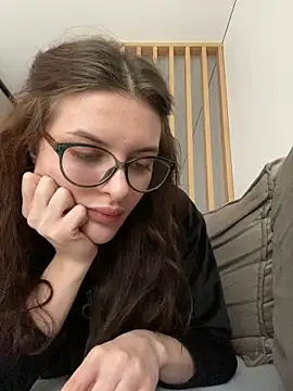 little belucci online show from February 1, 2025, 11:54 am