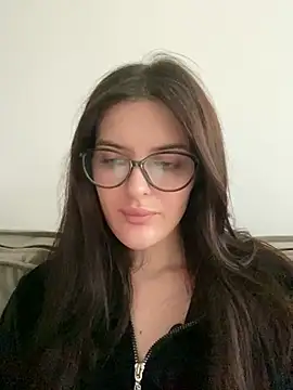 little belucci online show from February 3, 2025, 2:24 pm