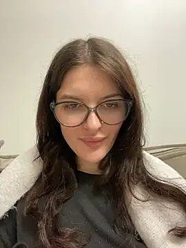 little belucci online show from February 9, 2025, 4:29 pm