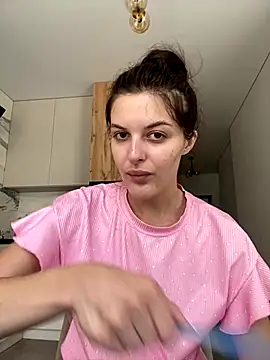 little belucci online show from September 14, 2025, 11:09 am