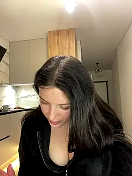 little belucci online show from December 16, 2025, 2:44 pm