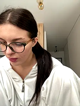 Snapshot of little_belucci chatting on January 8, 2026, 12:07 pm little belucci online show from January 8, 2026, 12:07 pm