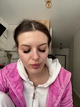 Snapshot of little_belucci chatting on February 9, 2026, 12:31 pm little belucci online show from February 9, 2026, 12:31 pm