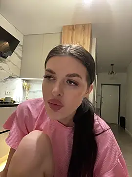 Snapshot of little_belucci chatting on March 1, 2026, 4:42 pm little belucci online show from March 1, 2026, 4:42 pm