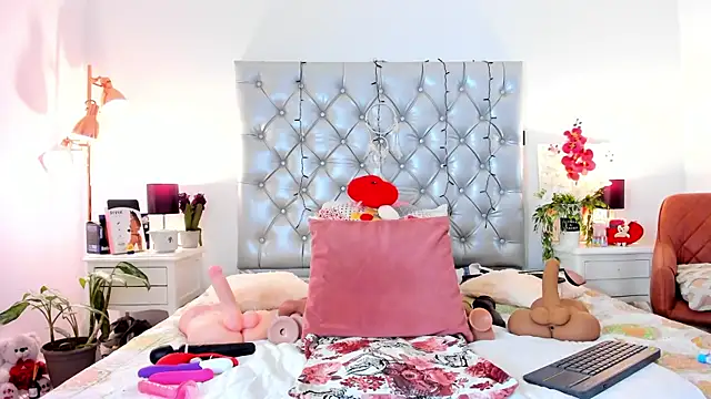 Snapshot of Anaa_Bellaa chatting on December 7, 2024, 12:35 pm Anaa Bellaa online show from December 7, 2024, 12:35 pm