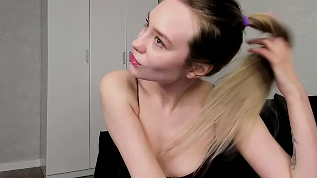 mary shiota online show from October 29, 2025, 10:17 am