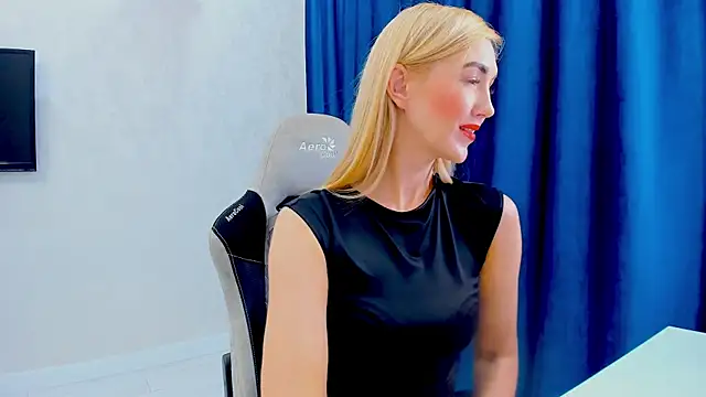 Snapshot of HotyPlays chatting on January 11, 2025, 4:57 pm HotyPlays online show from January 11, 2025, 4:57 pm