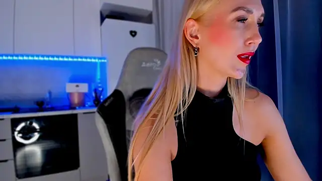 Snapshot of HotyPlays chatting on January 28, 2025, 10:45 pm HotyPlays online show from January 28, 2025, 10:45 pm