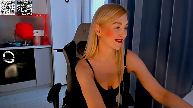 Snapshot of HotyPlays chatting on February 22, 2025, 9:34 am HotyPlays online show from February 22, 2025, 9:34 am